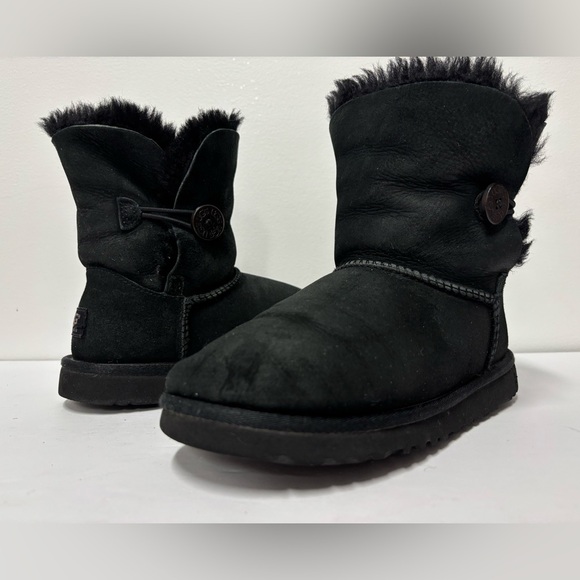 UGG Bailey Button Black Short Uggs Kids Size 3 - Picture 1 of 5